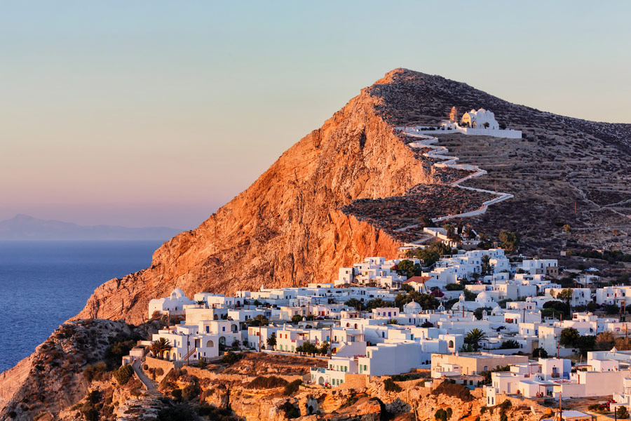 Cyclades - De Santorin, la mondaine à Folegandros, le trésor caché