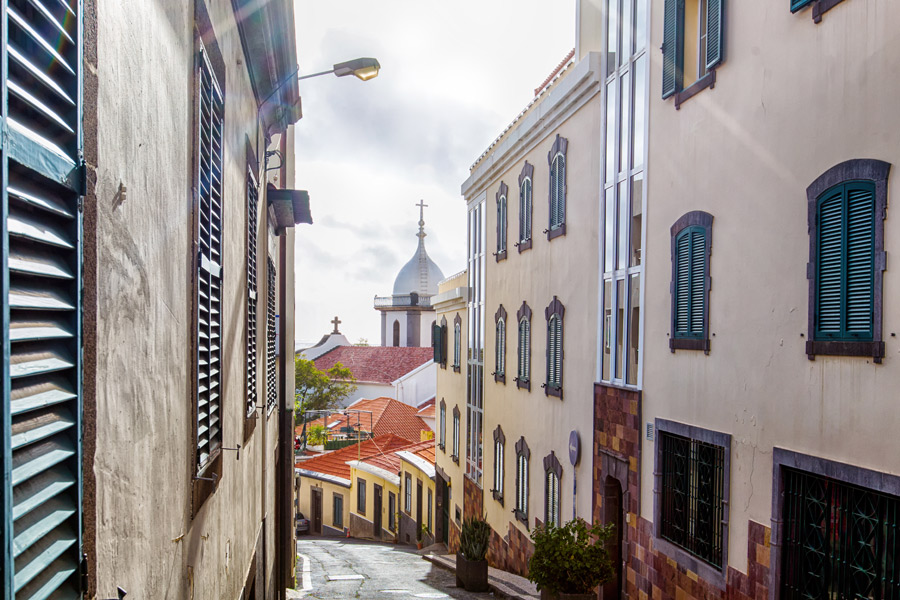 Madère - Funchal, capitale enclavée entre mer et montagne